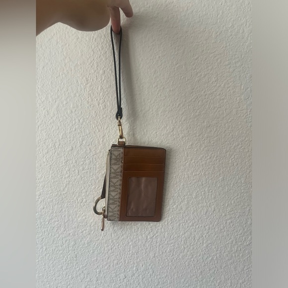 Micheal Kors | wristlet with key ring - Picture 3 of 6